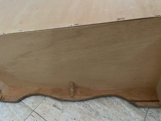 Cómoda de madera marrón