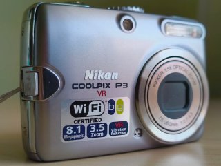 Nikon COOLPIX P3 VR •