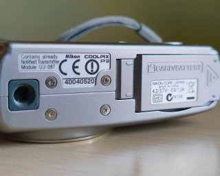 Nikon COOLPIX P3 VR •