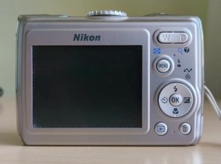 Nikon COOLPIX P3 VR •