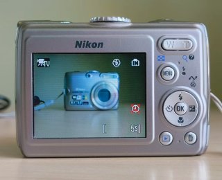 Nikon COOLPIX P3 VR •