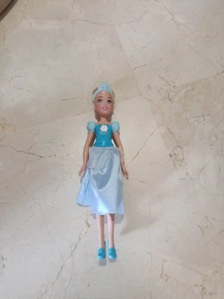 Muñeca Princesa Cenicienta  en perfecto estado