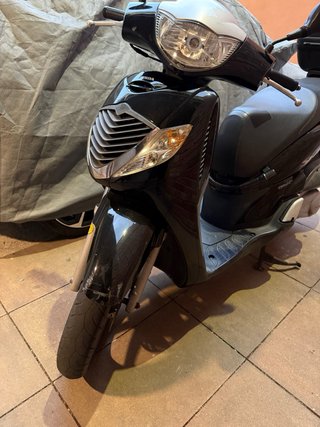 Honda SH 125i Scooter Negra