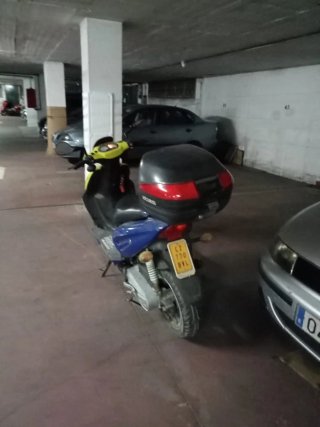Moto Keeway Scooter Azul y Amarillo