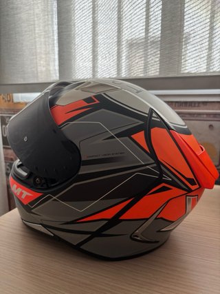 Casco MT integral con visera negra