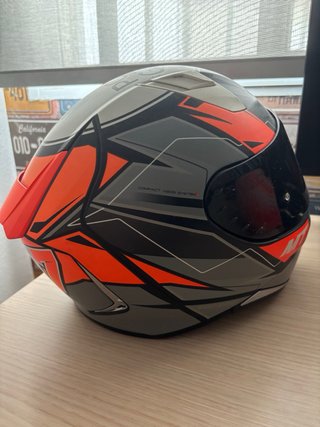 Casco MT integral con visera negra