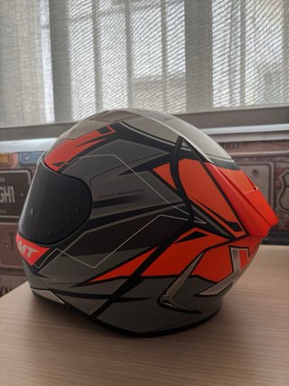 Casco MT integral con visera negra