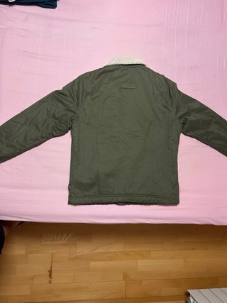 Chaqueta Hollister verde cuello borreguito Talla L