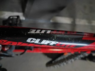 Bicicleta de montaña roja