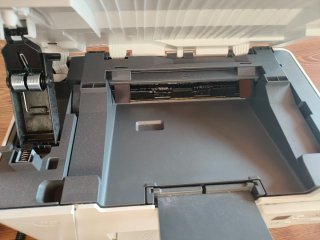 Impresora Multifunción HP Blanca con cables