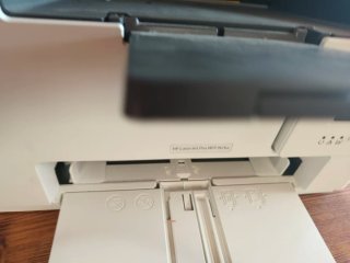 Impresora Multifunción HP Blanca con cables