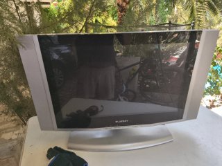 Televisión gris/plateada