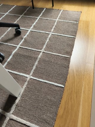 Alfombra de lana beige y marrón
