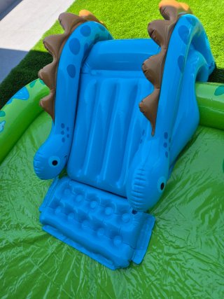 Piscina hinchable dinosaurio con tobogán
