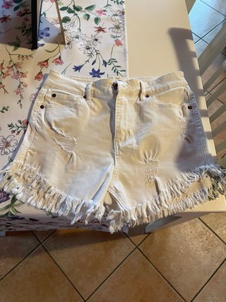 Guess Shorts Bianchi Floreali con Frange
