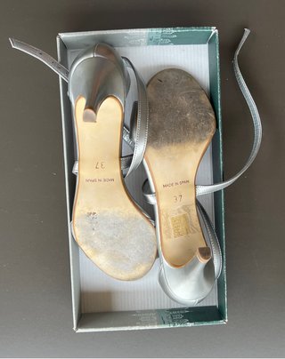 Zapatos de tacón Mary Paz plateados talla 37