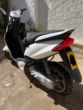 Yamaha Jog RR Scooter Blanca