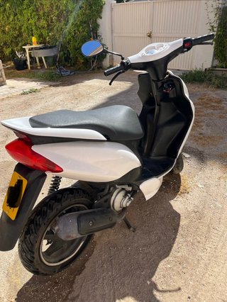 Yamaha Jog RR Scooter Blanca