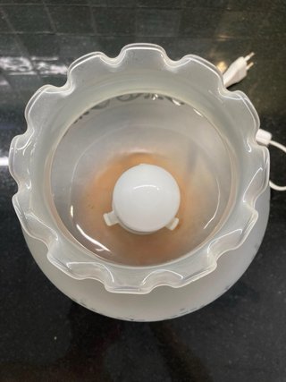 Lámpara de mesa madera y tulipa