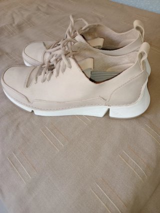 Zapatillas Beige y Blancas