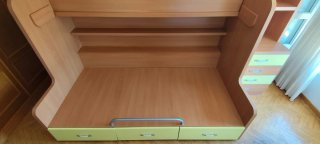Litera de madera con cajones