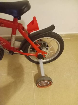 Bicicleta infantil roja