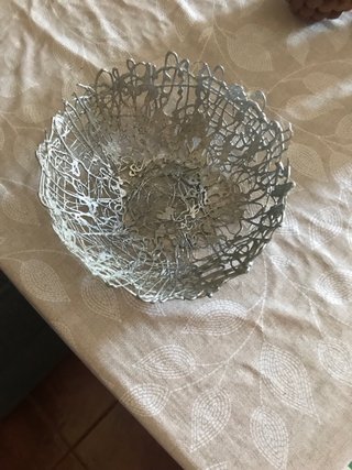 Centro de mesa decorativo con piña y bolas