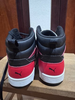 Zapatillas Puma Blancas y Rojas