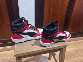 Zapatillas Puma Blancas y Rojas