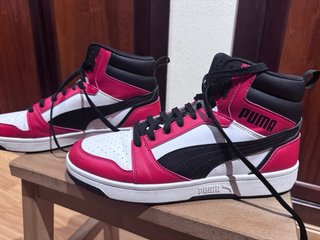 Zapatillas Puma Blancas y Rojas