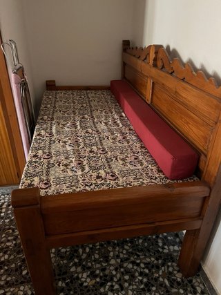 Escaño de madera antiguo