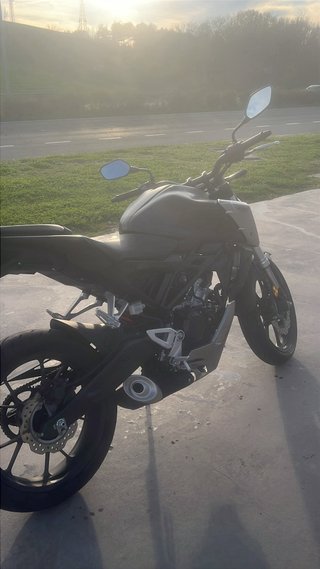 Honda CB Naked Negra y Plateada