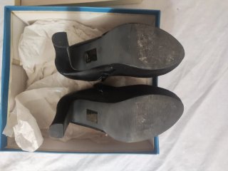 Botines de tacón negros con cremallera
