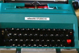 Máquina de escribir Olivetti Studio 45