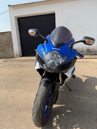 Suzuki GSX-R 600 Sportbike Azul y Blanco