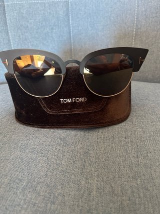 Gafas de sol Tom Ford negras y doradas