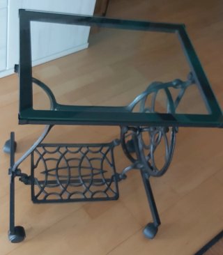 Mesa auxiliar cristal y metal