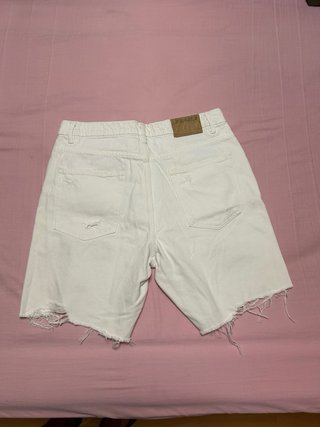 Pantalón corto Pull&Bear blanco roto