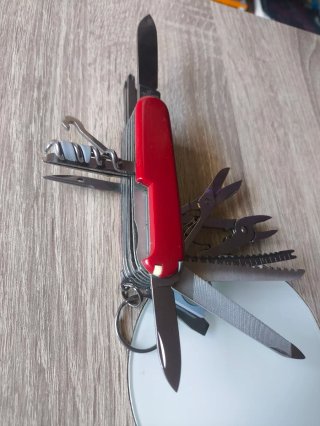 Navaja Multiusos Victorinox Swiss Champ 33