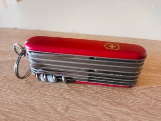 Navaja Multiusos Victorinox Swiss Champ 33