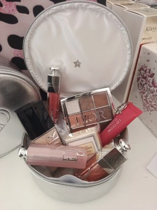 Neceser y maquillaje Dior