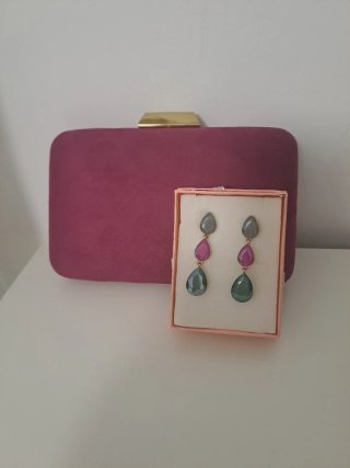 Bolso de mano color bugambilla y pendientes