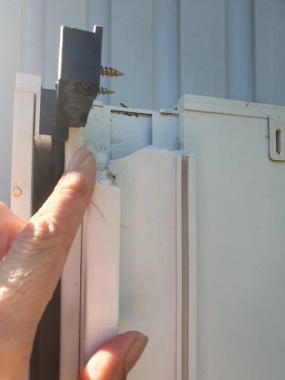 Persiana de puerta blanca