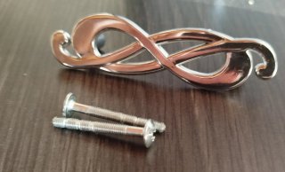 18 Tiradores para muebles.
