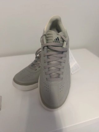 Zapatillas Adidas grises y beige