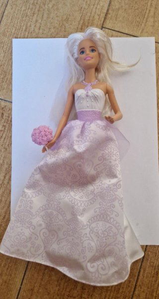 Barbie Novia Vestido Lila y Blanco