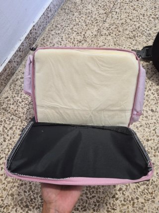 Trona de viaje rosa con estampado de topitos
