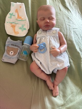 Bebé Reborn con accesorios