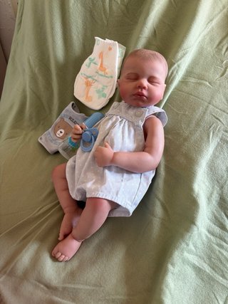 Bebé Reborn con accesorios