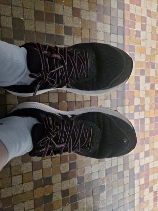 Deportivas negras y rosas